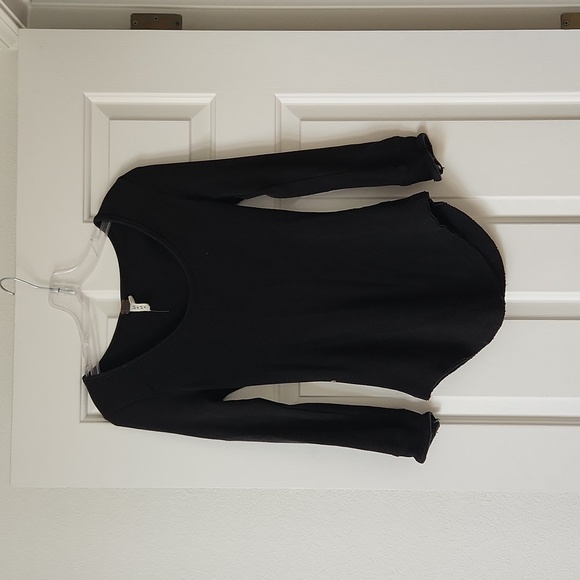 We the Free newbie black thermal with cuff sleeve - Picture 2 of 6